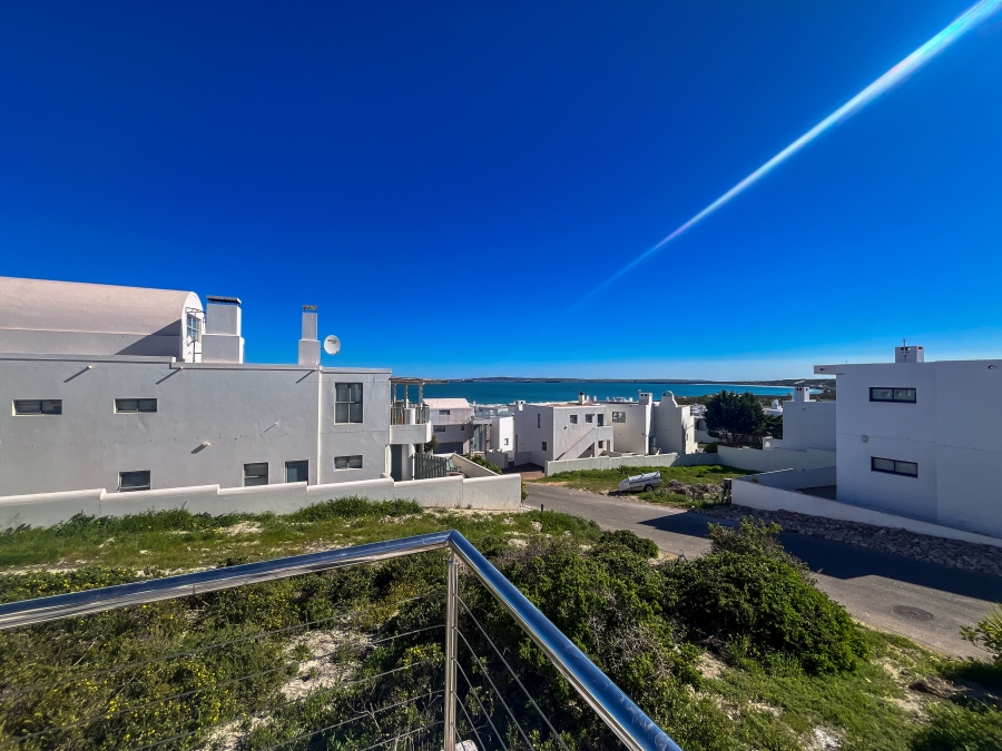 To Let 5 Bedroom Property for Rent in Paradise Beach Western Cape